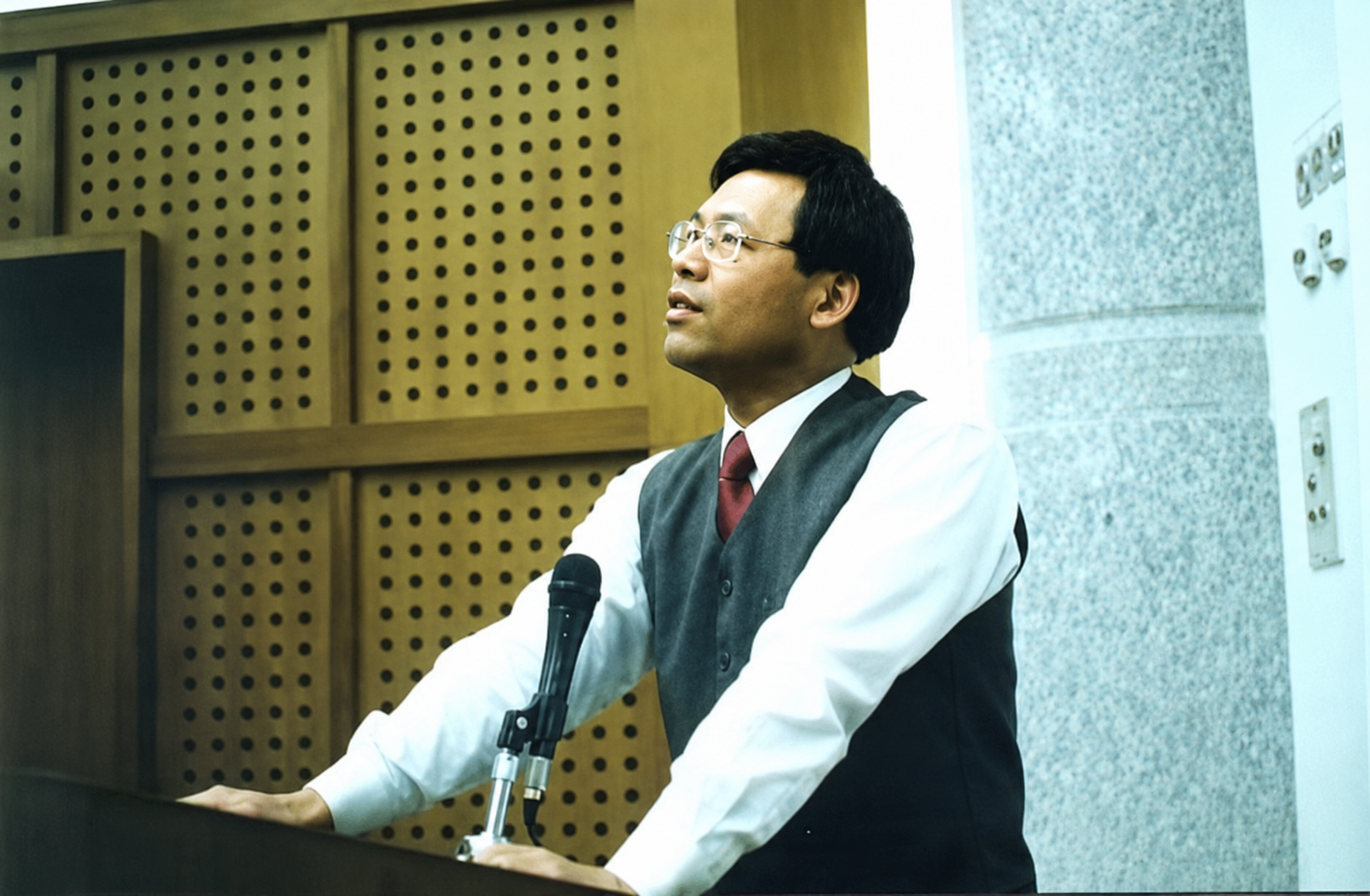 丁小平指出现行微积分原理的错误和重建微积分原理